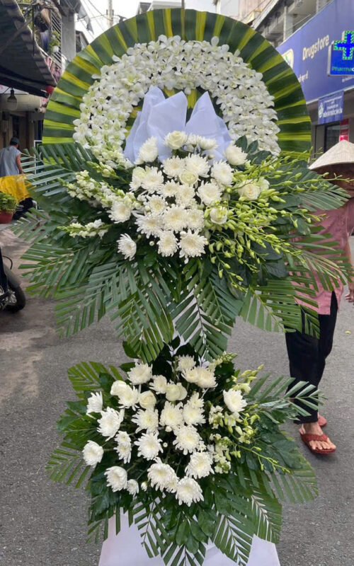 483+ Vòng Hoa Chia Buồn Màu Trắng Trang Nghiêm, Tinh Tế | OMNI FLORIST