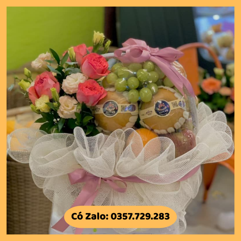 Kiểm tra trái cây nhập khẩu tươi ngon tại shop trái cây phường Ngũ Hành Sơn Đà Nẵng