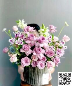 Hộp Hoa Tươi Tròn Tone Tím Hoàng Gia Sang Trọng
